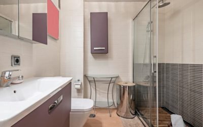 Baños modernos en 2025: tendencias, colores y materiales de moda este año