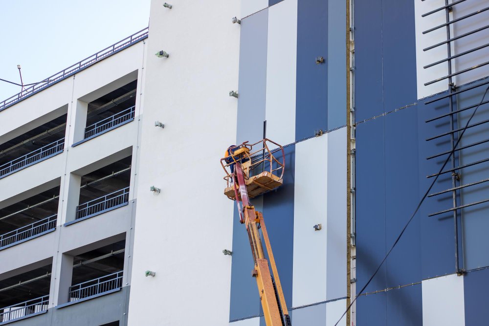 Rehabilitación de fachada en madrid sur, fachada azul con blanco 
